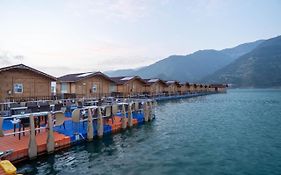Le Roi Floating Huts & Eco Rooms Tehri